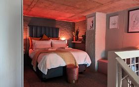 The Johannesburg Artful Cityscape Loft - Serenity In Maboneg